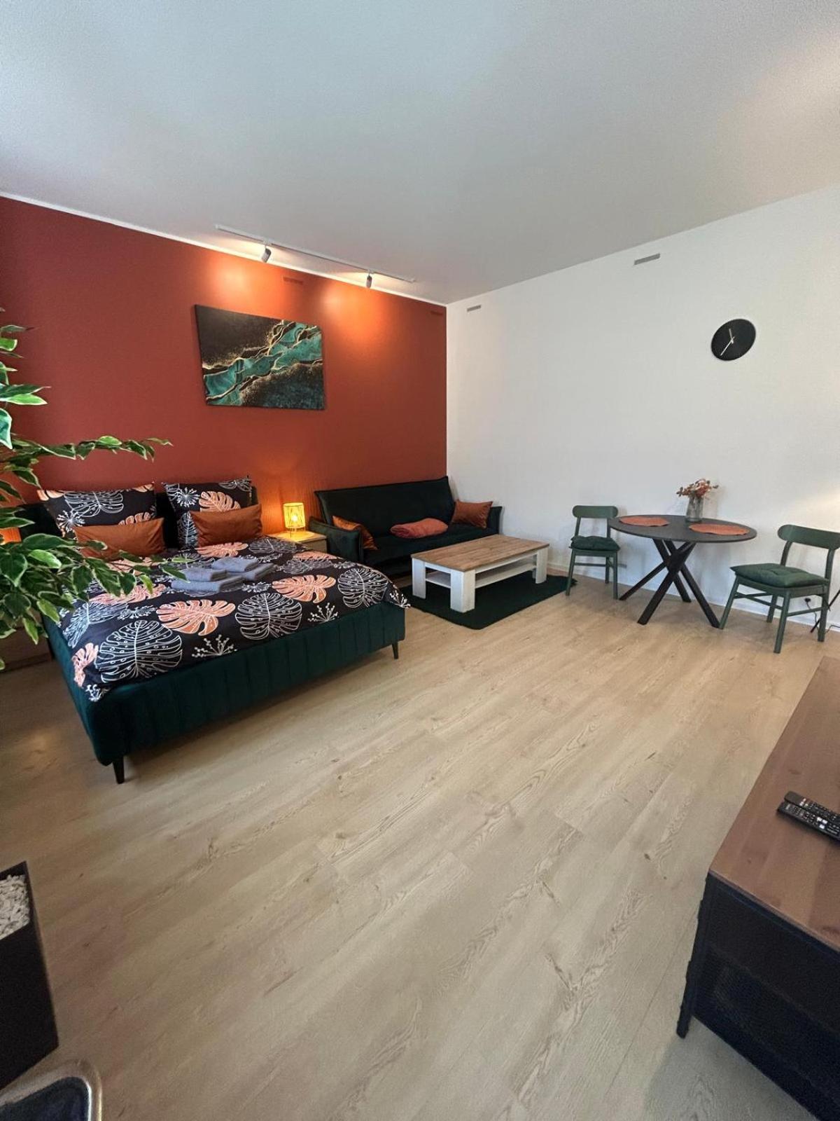 Apartment Targowa L1 *